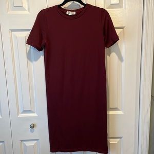 Forever 21 Burgundy Short Sleeve Midi Dress